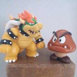 Jakks Super Mario World of Nintendo Bowser and Goomba Figures